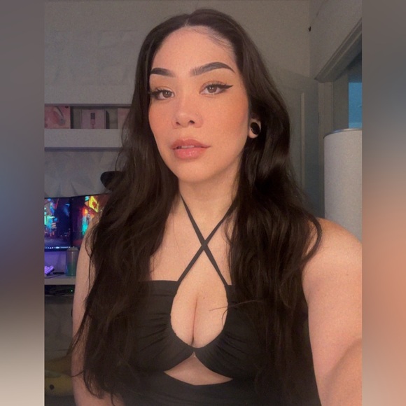 Meet your Posher, Jennifer - Picture 1 of 1